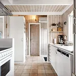 4 Person In Hemmet-by Traum